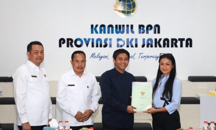 Tegakkan Keadilan di Bidang Pertanahan, Kementerian ATR/BPN Serahkan Kembali Sertipikat Tanah Keluarga Nirina Zubir