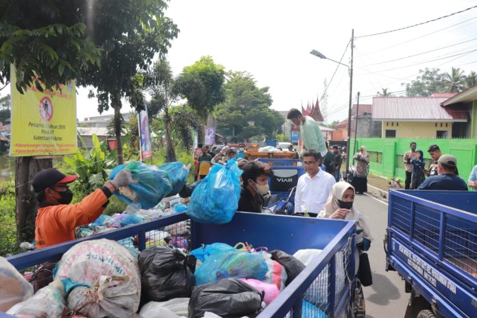 Kecamatan Payakumbuh Utara Gotong Royong Membersihkan Sampah yang Sudah Menumpuk