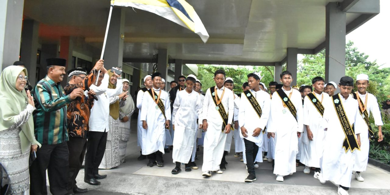 Pj Wali Kota Payakumbuh Jasman Sambut Kedatangan Rombongan 282 Orang Wisudawan/i  Dalam Pawai Ta’aruf Tahfidz Qur’an MTsN 2 Kota Payakumbuh