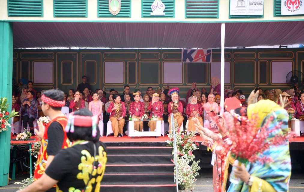 Kader PKK Seluruh Indonesia Turut Meriahkan Parade Budaya Nusantara di Solo