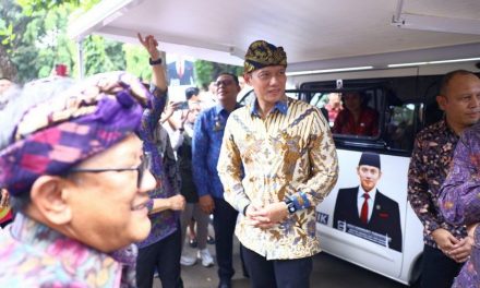 Jemput Bola hingga ke Desa, Menteri AHY Luncurkan Mobil Layanan Elektronik di Bali