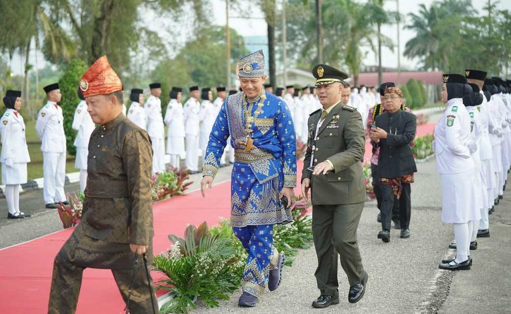 Kenakan Adat Melayu Pekanbaru, Menteri AHY Hadiri Upacara Hari Lahir Pancasila