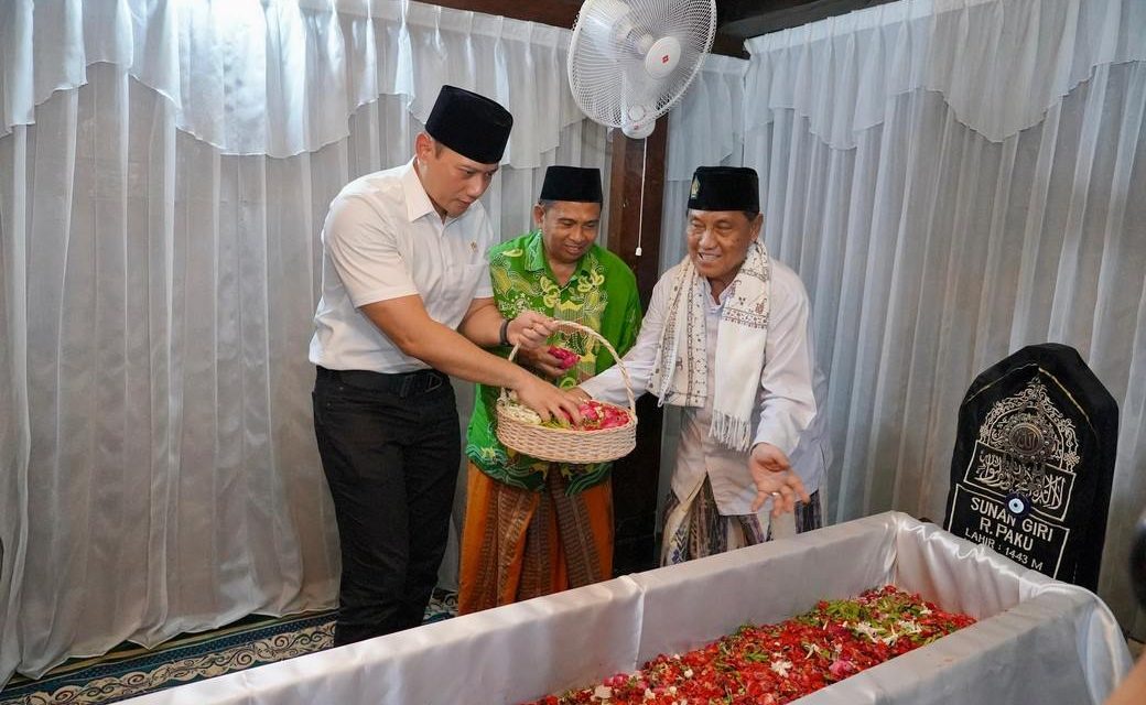 Kunjungi Pemakaman Sunan Giri di Gresik, Menteri AHY: Sertipikat Tanah Wakaf Harus Diprioritaskan dan Disegerakan