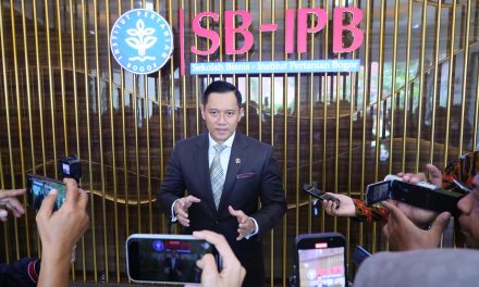 Hadiri Ujian Terbuka Program Doktoral Dirjen PPTR, Menteri AHY: Pemangku Kebijakan Harus Dekat dengan Dunia Keilmuan