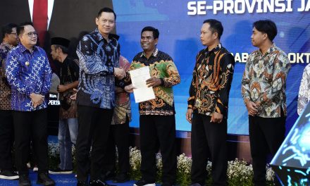 Terima Sertipikat dari Menteri AHY, Warga Lumajang Berharap Program PTSL Terus Berlanjut