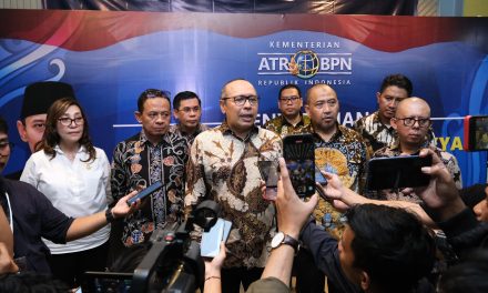 Sekjen Kementerian ATR/BPN Serahkan 3.256 Sertipikat Tanah bagi Masyarakat Jawa Barat: Minimalisir Sengketa dan Persempit Ruang Gerak Mafia Tanah