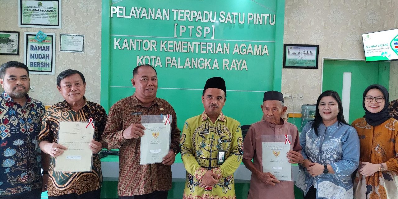 BPN Palangka Raya Serahkan Sertifikat Rumah Ibadah Gratis Tanpa Biaya