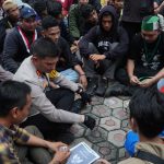 Pendekatan Humanis: Kapolres Cirebon Kota Duduk Bersama Mahasiswa di Tengah Aksi Demonstrasi